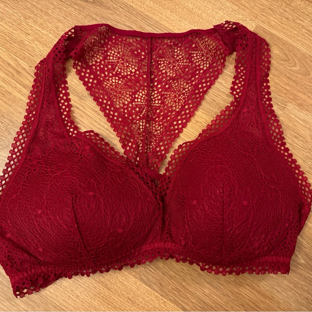 Victoria’s Secret bralette / bra - size medium - red lace
